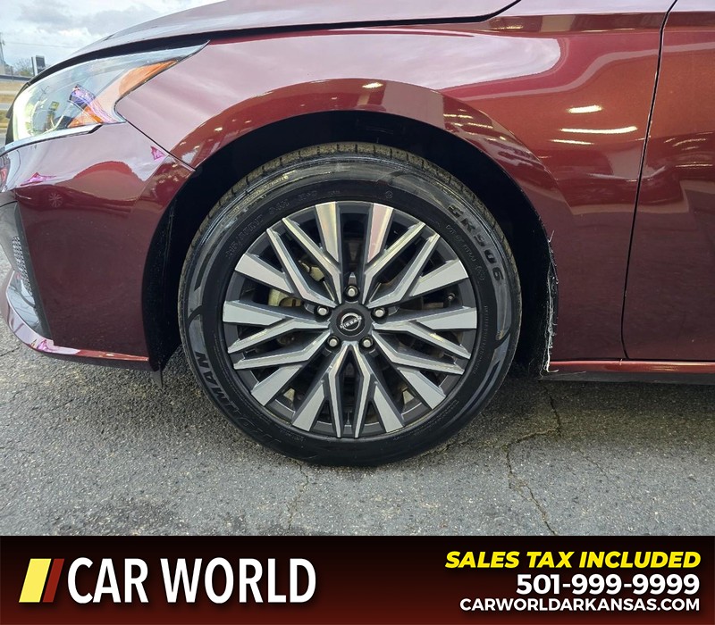 Nissan Altima Vehicle Full-screen Gallery Image 6