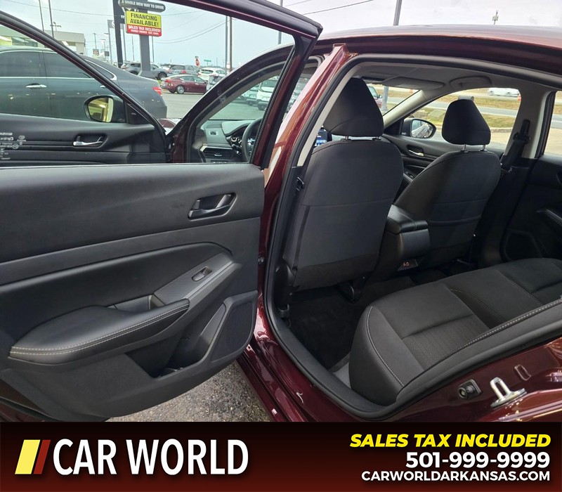 Nissan Altima Vehicle Full-screen Gallery Image 9