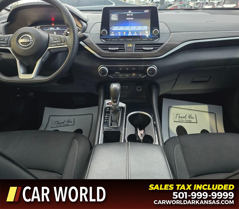 Nissan Altima Vehicle Full-screen Gallery Image 18