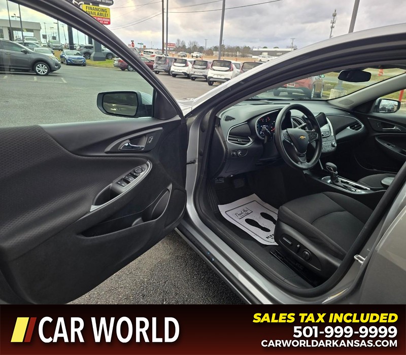 Chevrolet Malibu Vehicle Full-screen Gallery Image 7