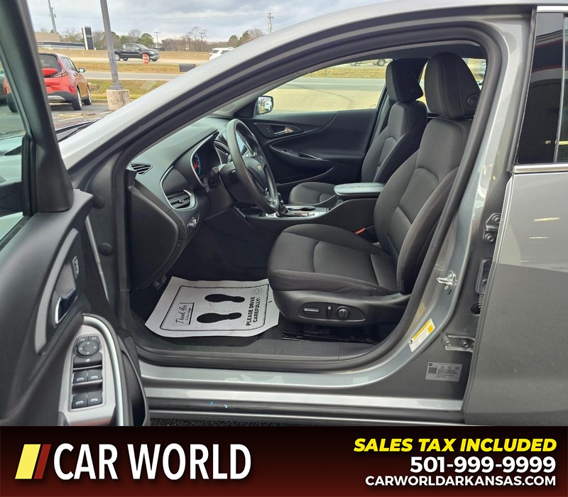 Chevrolet Malibu Vehicle Full-screen Gallery Image 8