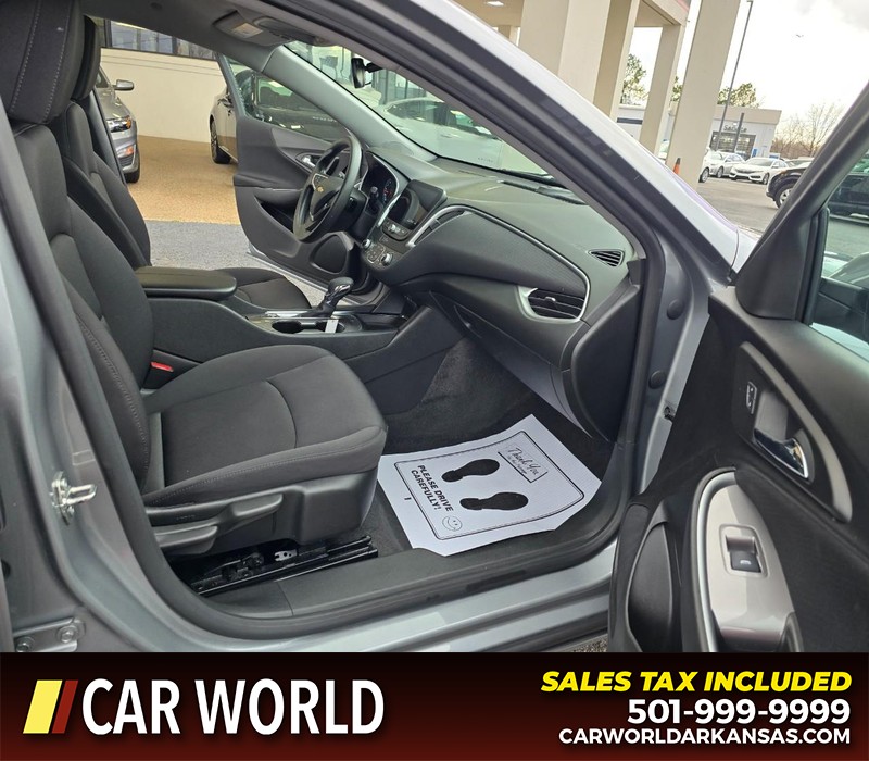 Chevrolet Malibu Vehicle Full-screen Gallery Image 11