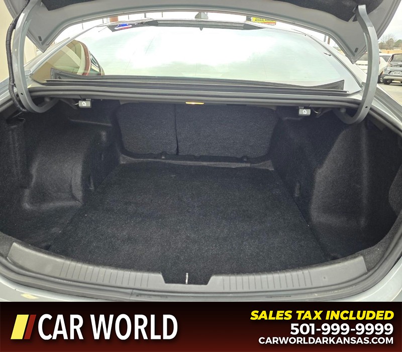 Chevrolet Malibu Vehicle Full-screen Gallery Image 13