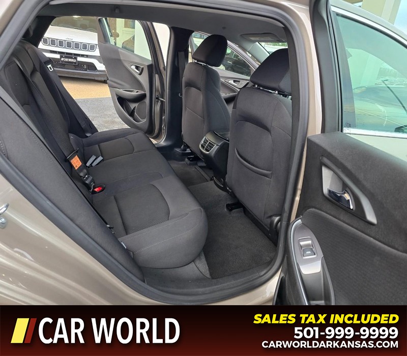 Chevrolet Malibu Vehicle Full-screen Gallery Image 12