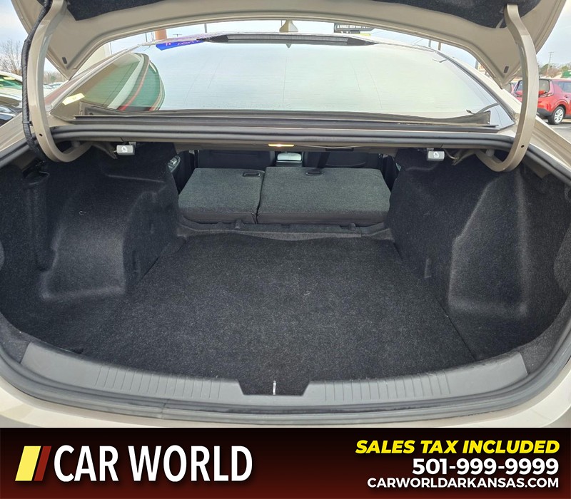 Chevrolet Malibu Vehicle Full-screen Gallery Image 14