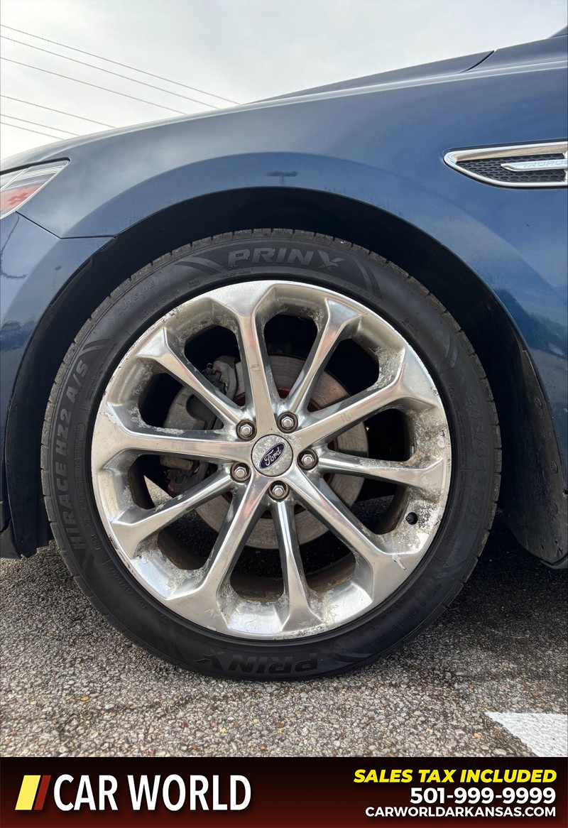 Ford Taurus Vehicle Full-screen Gallery Image 11