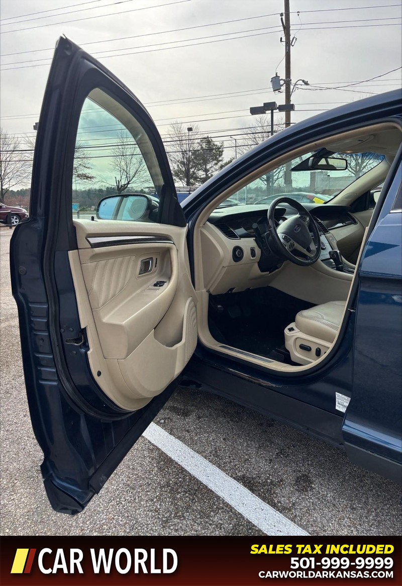 Ford Taurus Vehicle Full-screen Gallery Image 12