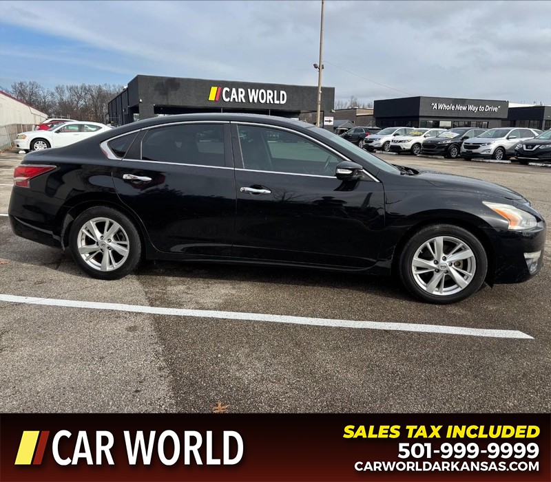 Nissan Altima Vehicle Full-screen Gallery Image 2