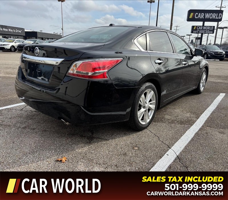 Nissan Altima Vehicle Full-screen Gallery Image 3