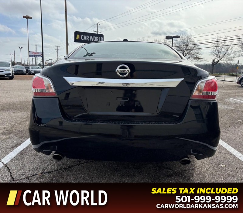 Nissan Altima Vehicle Full-screen Gallery Image 4