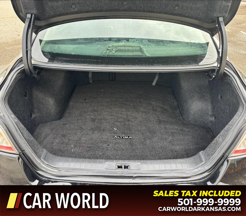 Nissan Altima Vehicle Full-screen Gallery Image 6