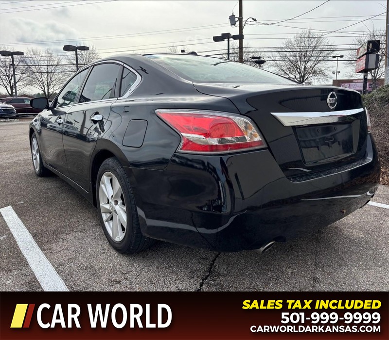 Nissan Altima Vehicle Full-screen Gallery Image 7