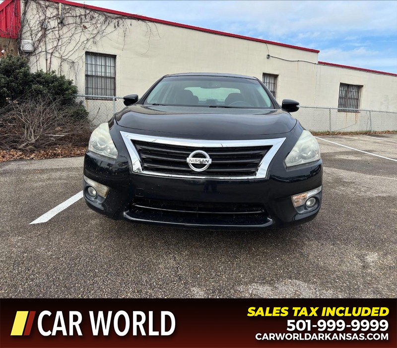 Nissan Altima Vehicle Full-screen Gallery Image 10