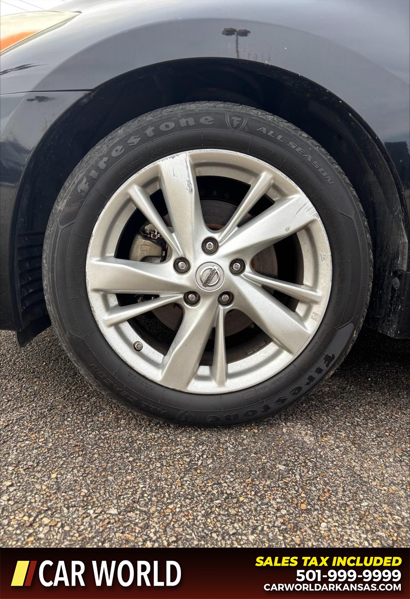 Nissan Altima Vehicle Full-screen Gallery Image 11