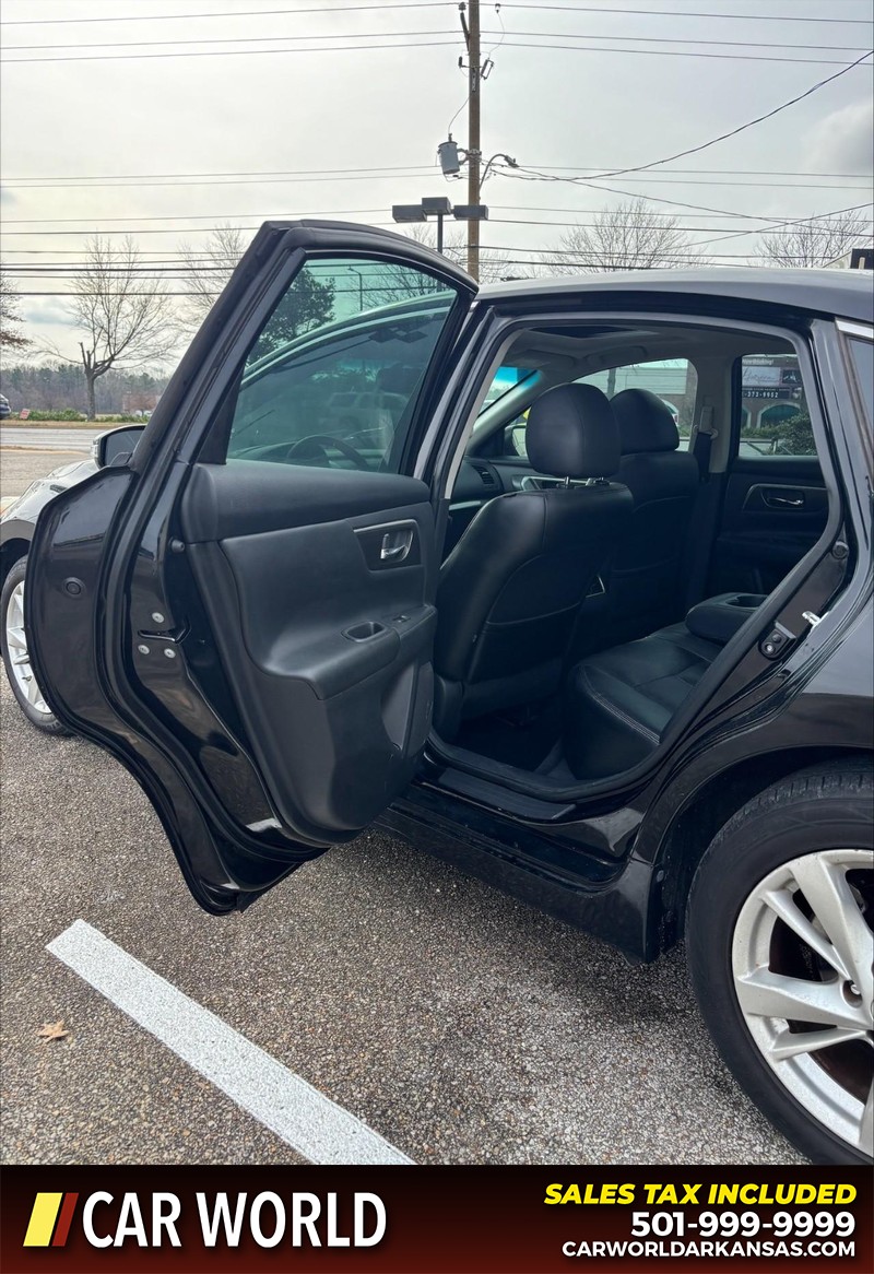 Nissan Altima Vehicle Full-screen Gallery Image 14