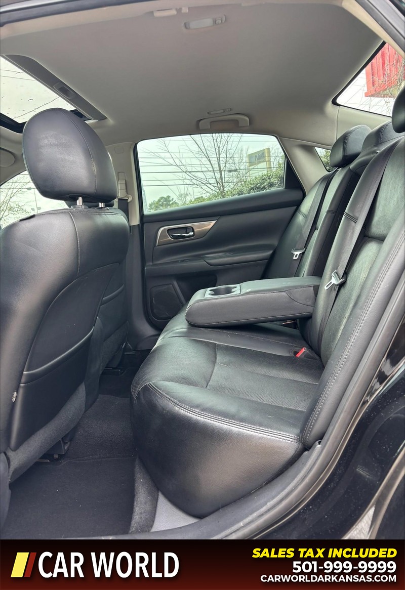 Nissan Altima Vehicle Full-screen Gallery Image 15