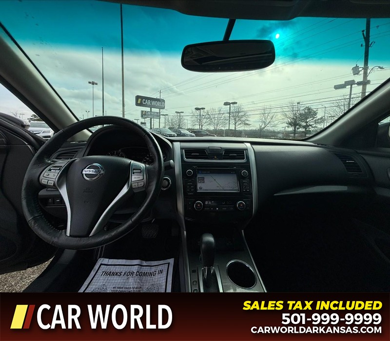 Nissan Altima Vehicle Full-screen Gallery Image 17