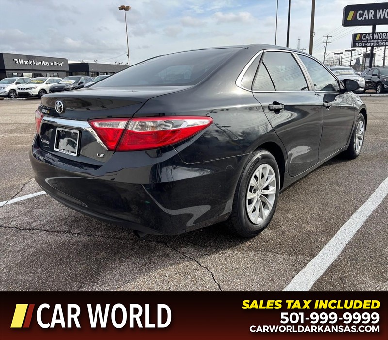 Toyota Camry Vehicle Full-screen Gallery Image 3