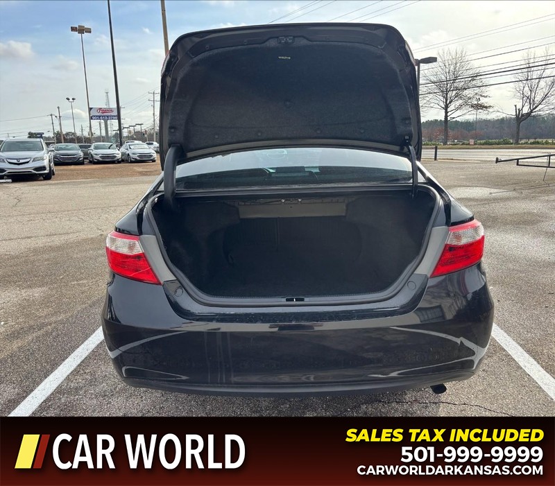 Toyota Camry Vehicle Full-screen Gallery Image 5