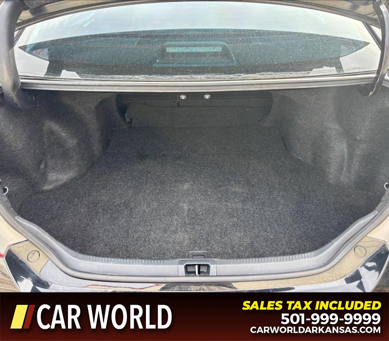 Toyota Camry Vehicle Full-screen Gallery Image 6