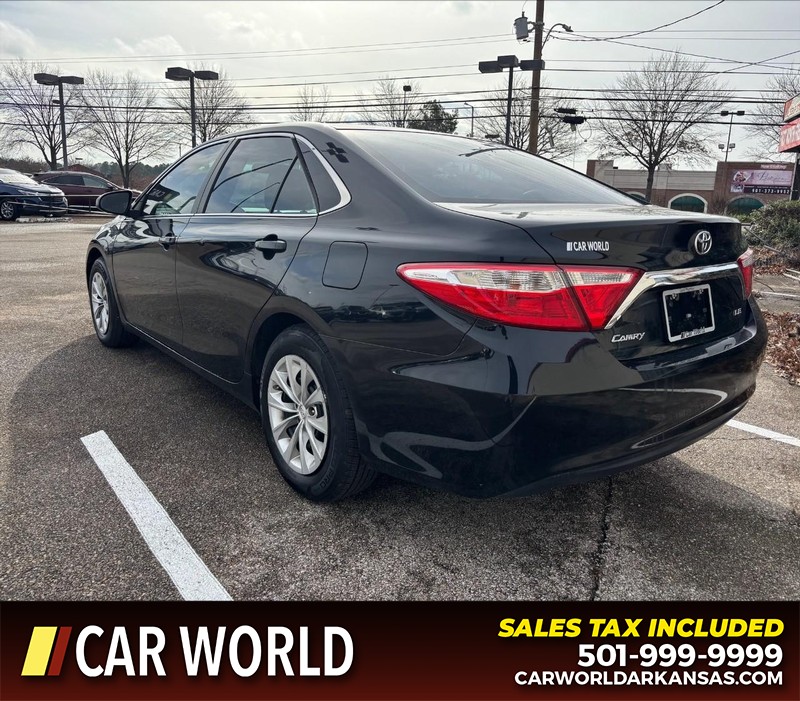 Toyota Camry Vehicle Full-screen Gallery Image 7