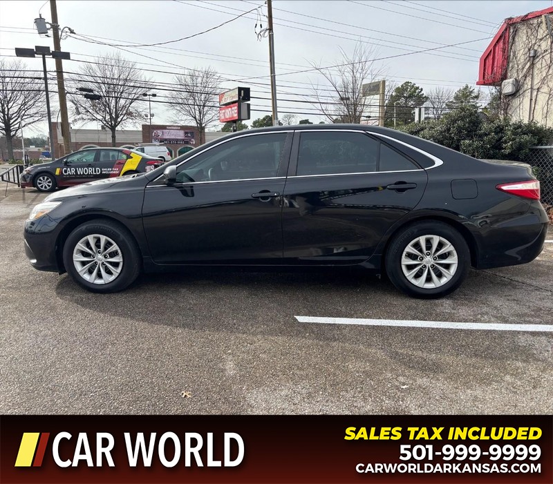 Toyota Camry Vehicle Full-screen Gallery Image 8