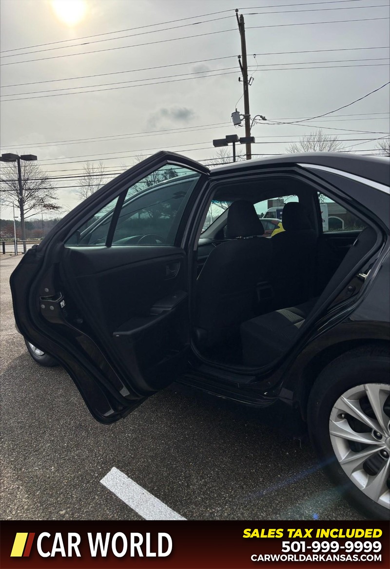 Toyota Camry Vehicle Full-screen Gallery Image 14