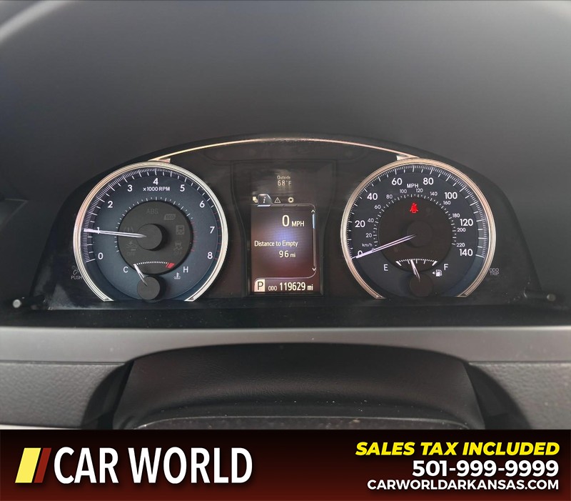 Toyota Camry Vehicle Full-screen Gallery Image 20