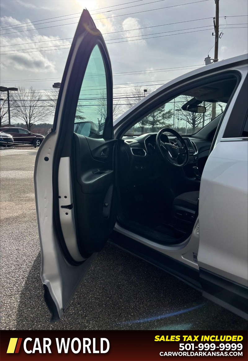 Chevrolet Equinox Vehicle Full-screen Gallery Image 12