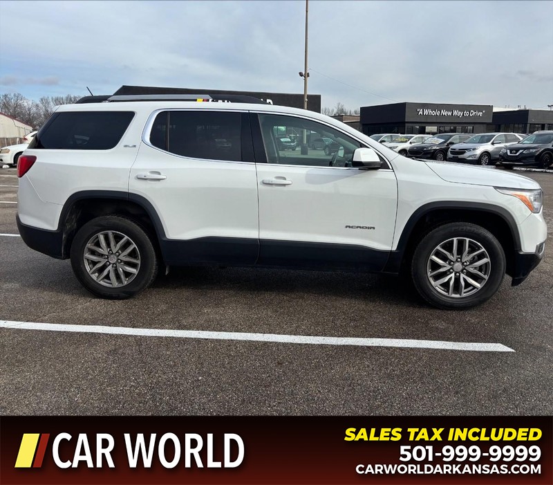 GMC Acadia Vehicle Full-screen Gallery Image 2