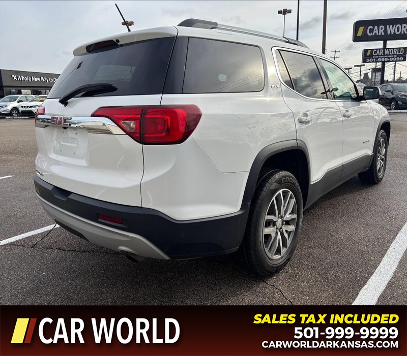 GMC Acadia Vehicle Full-screen Gallery Image 3