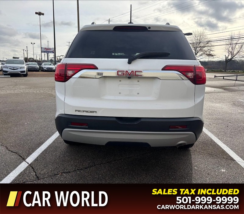 GMC Acadia Vehicle Full-screen Gallery Image 4