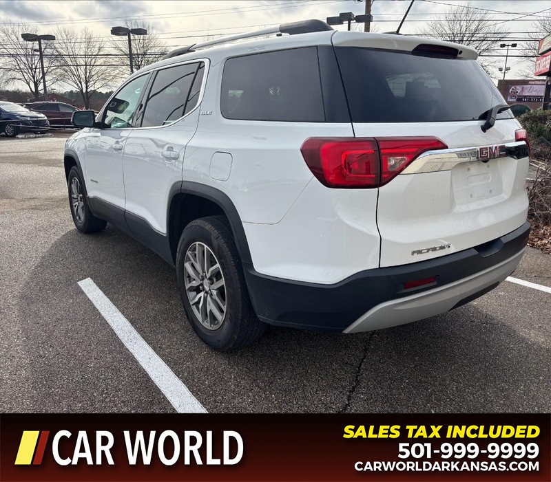 GMC Acadia Vehicle Full-screen Gallery Image 7