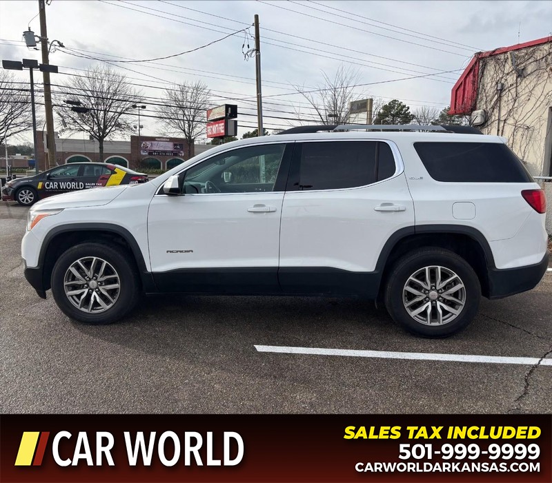 GMC Acadia Vehicle Full-screen Gallery Image 8