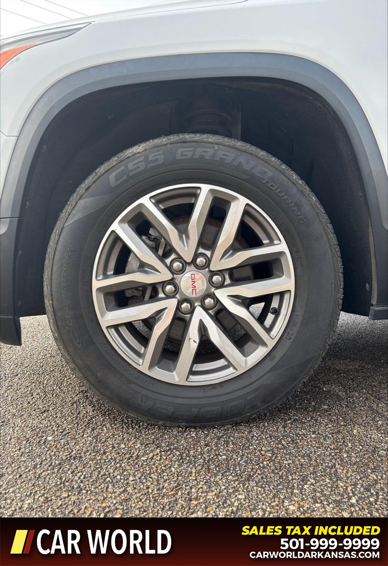 GMC Acadia Vehicle Full-screen Gallery Image 11