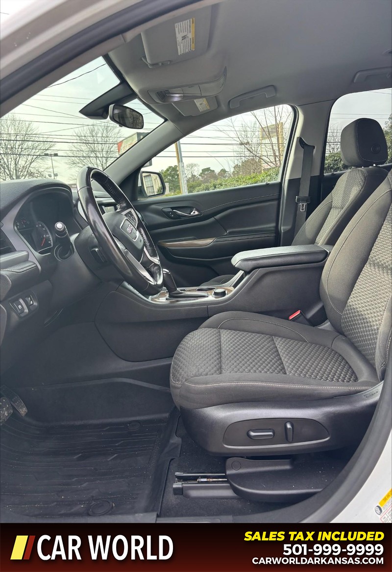 GMC Acadia Vehicle Full-screen Gallery Image 13