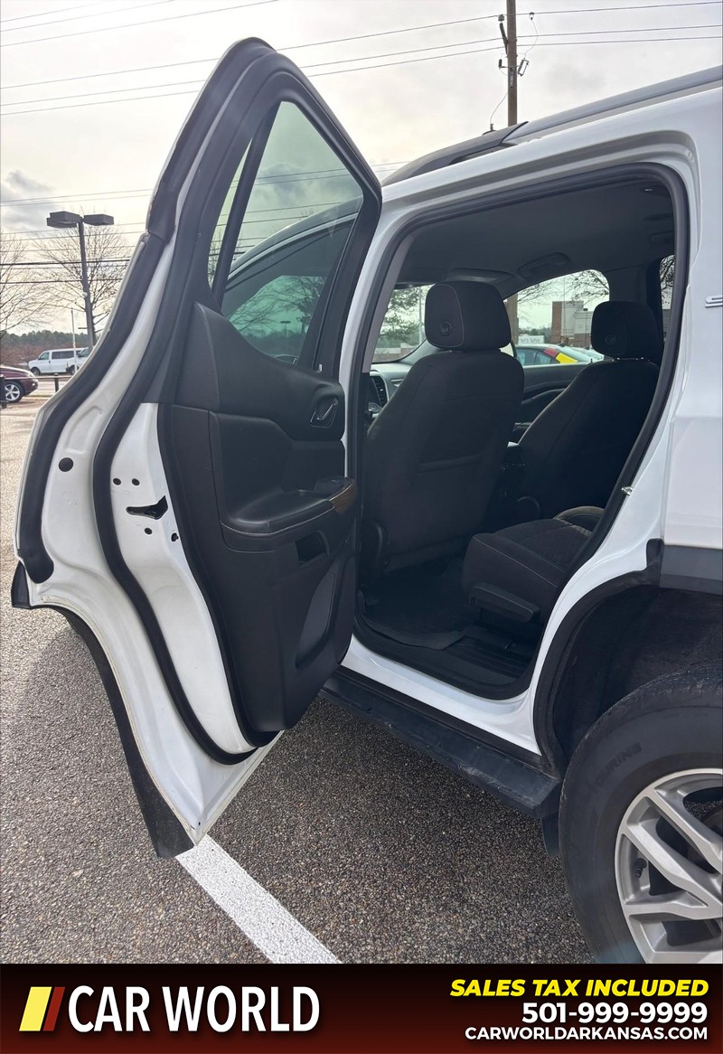 GMC Acadia Vehicle Full-screen Gallery Image 14