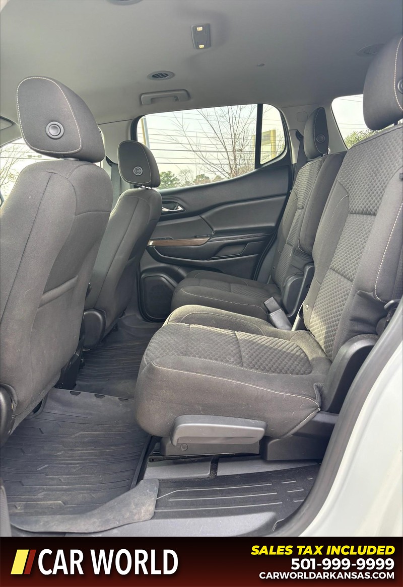 GMC Acadia Vehicle Full-screen Gallery Image 15