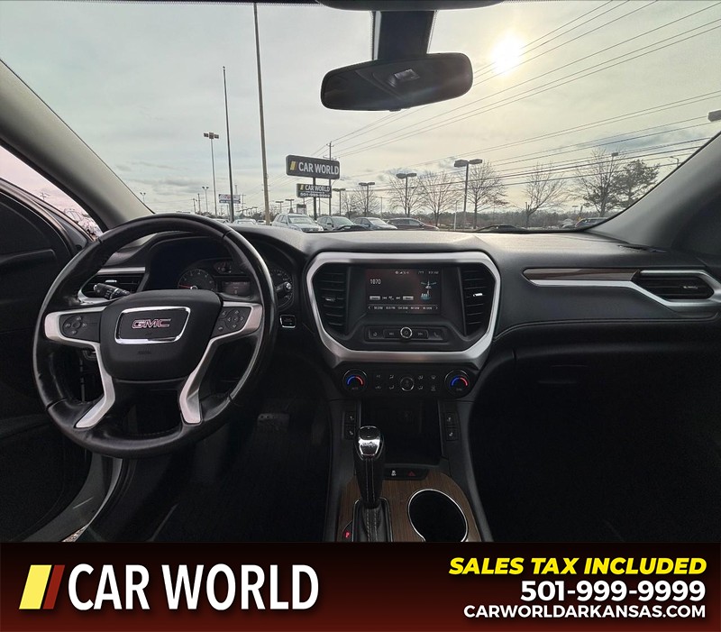 GMC Acadia Vehicle Full-screen Gallery Image 17