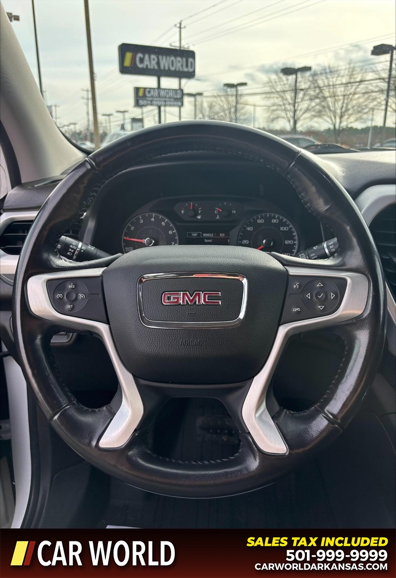 GMC Acadia Vehicle Full-screen Gallery Image 20