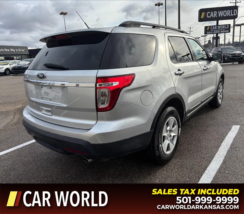 Ford Explorer Vehicle Full-screen Gallery Image 3