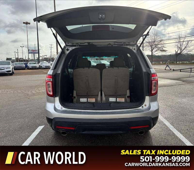 Ford Explorer Vehicle Full-screen Gallery Image 5