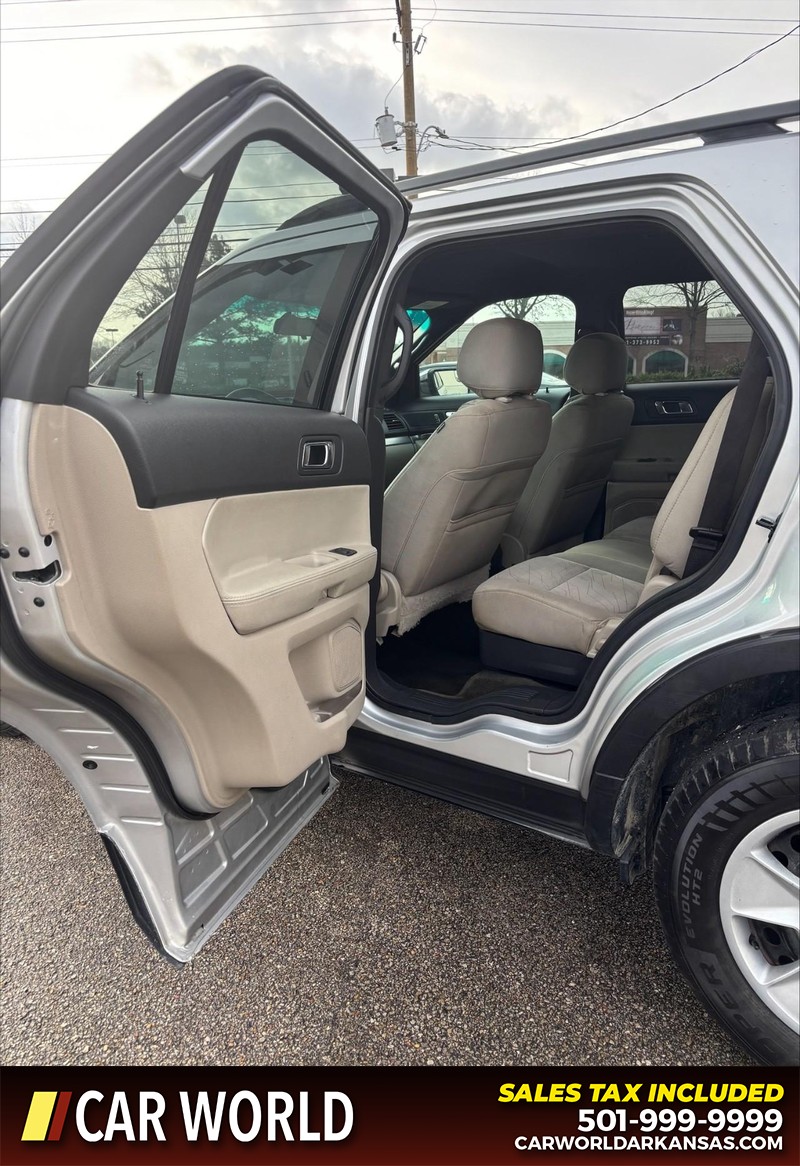 Ford Explorer Vehicle Full-screen Gallery Image 14