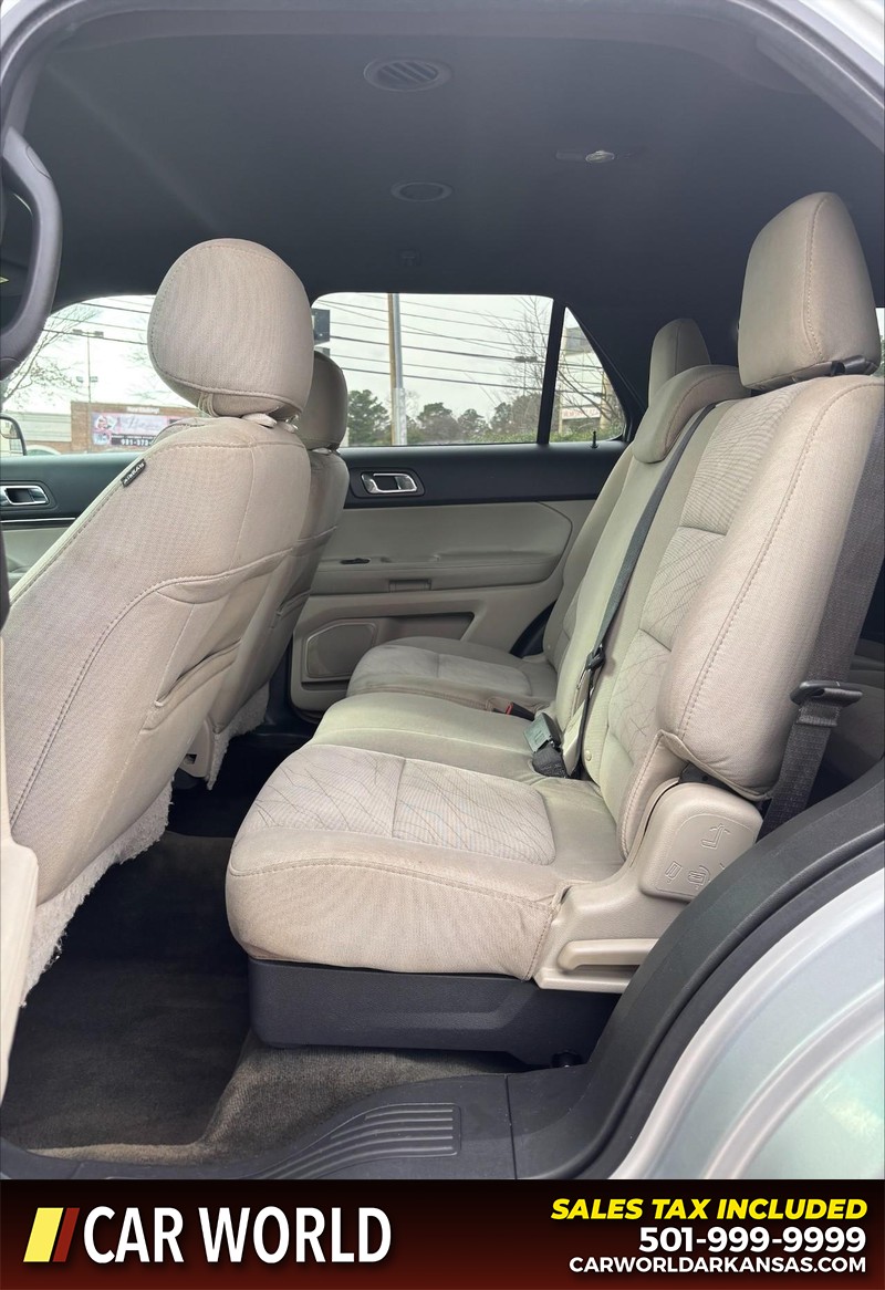 Ford Explorer Vehicle Full-screen Gallery Image 15