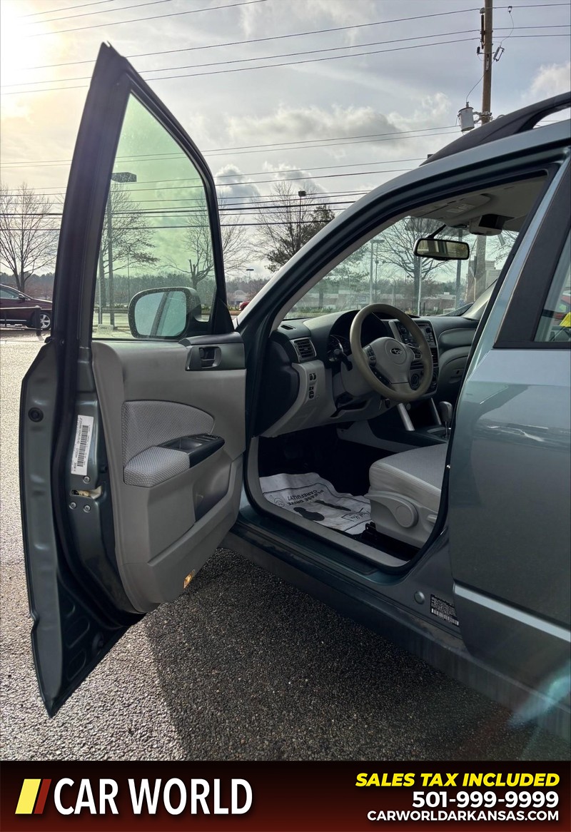 Subaru Forester Vehicle Full-screen Gallery Image 12