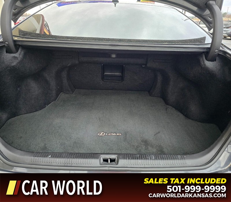 Lexus ES 350 Vehicle Full-screen Gallery Image 15