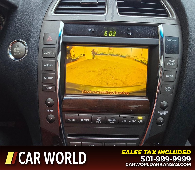 Lexus ES 350 Vehicle Full-screen Gallery Image 20