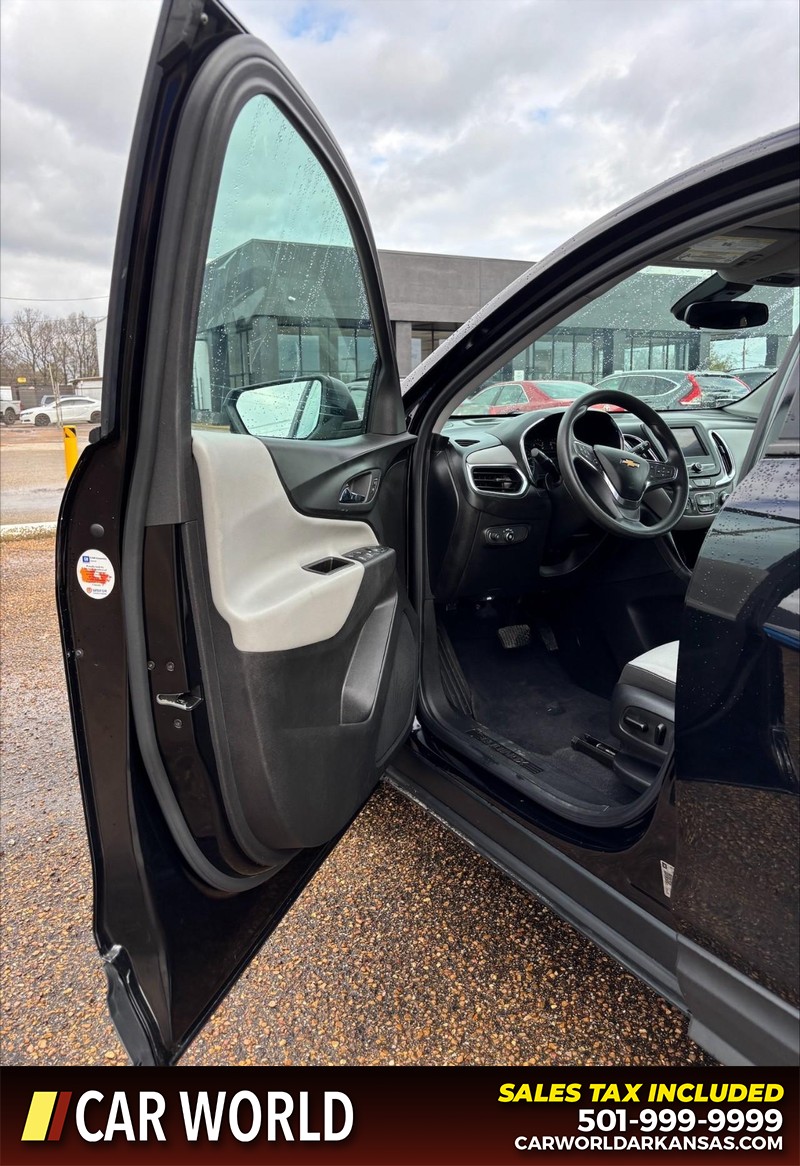 Chevrolet Equinox Vehicle Full-screen Gallery Image 12