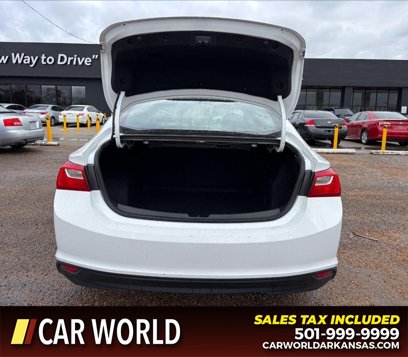 Chevrolet Malibu Vehicle Full-screen Gallery Image 5