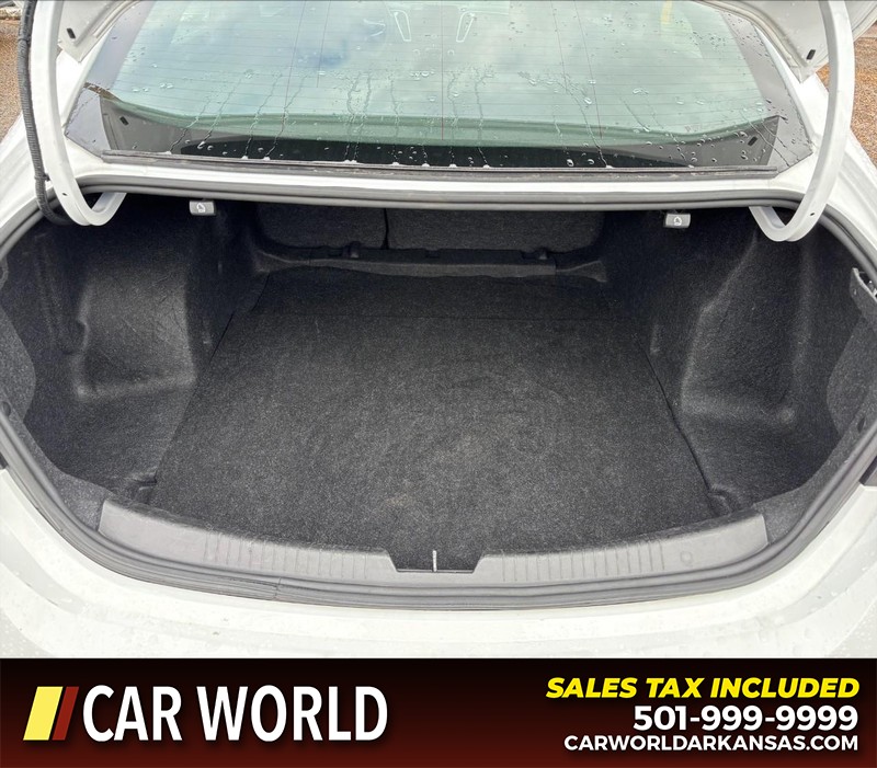 Chevrolet Malibu Vehicle Full-screen Gallery Image 6